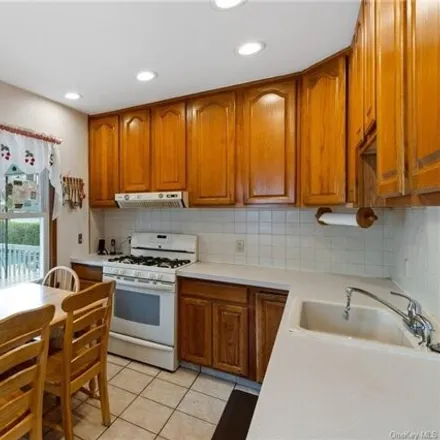 Image 9 - 2922 Sommer Place, New York, NY 10465, USA - House for sale