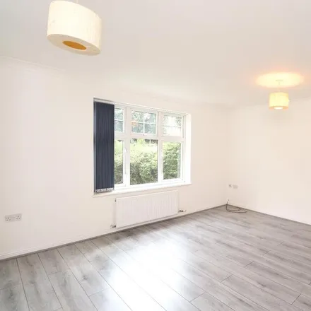 Image 2 - Aire Valley Towpath, Farsley, LS13 1NF, United Kingdom - Apartment for rent