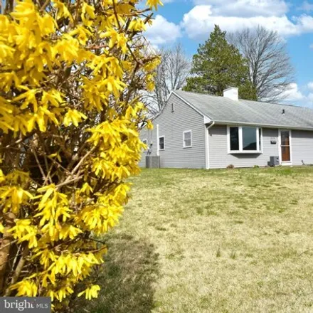 Image 1 - 291 Chelsea Circle, Oxford Valley, Falls Township, PA 19030, USA - House for sale