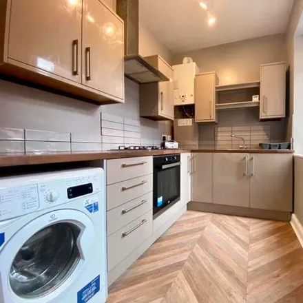 Image 5 - Stalker Lees Road, Sheffield, S11 8NT, United Kingdom - Townhouse for rent