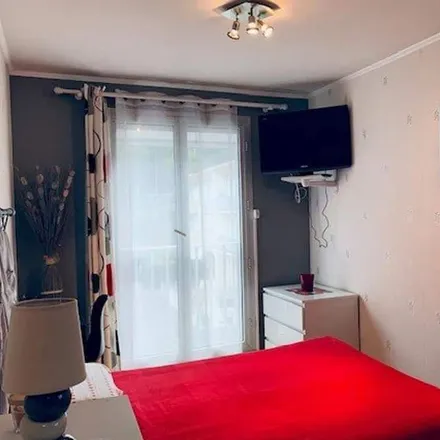 Rent this studio apartment on Hôtel de Ville in 5 Rue des Thermes, 66110 Palalda