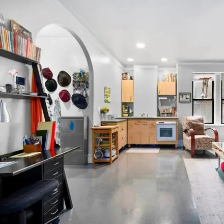 Image 2 - 205 East 10th Street, New York, NY 10003, USA - Apartment for sale