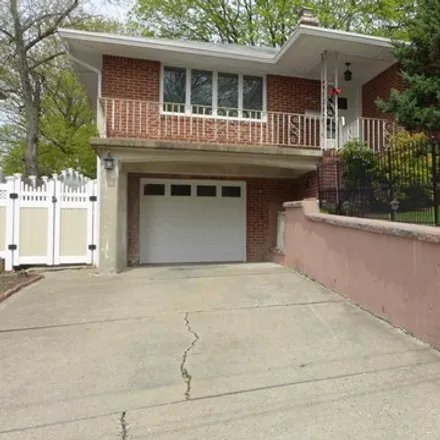 Rent this 3 bed house on 469 Westview Avenue in Englewood, NJ 07631