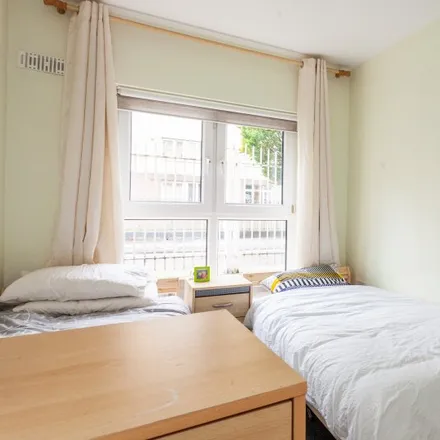 Rent this 4 bed room on Ulster Bank in Windmill Lane, Dublin