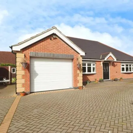 Buy this 3 bed house on Thorne Road in Belton, DN8 5SZ
