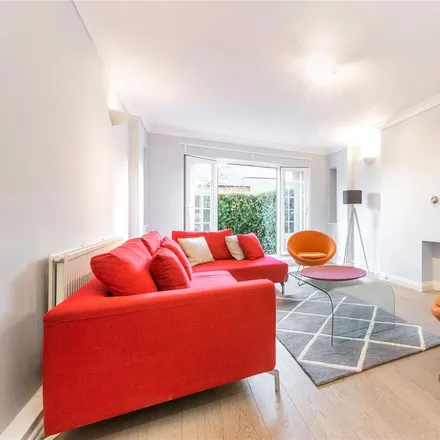 Rent this 3 bed apartment on 46 Fitzjohn's Avenue in London, NW3 5LU