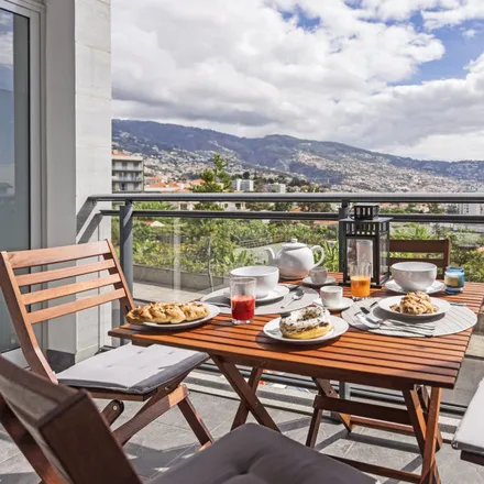 Rent this 1 bed apartment on Amanhecer Mini-Mercado Toque d'Aromas II in Rua das Virtudes 30, 9000-765 Funchal