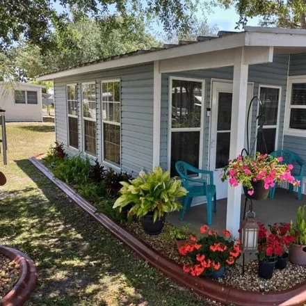 Buy this studio apartment on 2932 Vine Lane in Highlands County, FL 33870