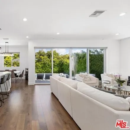Image 4 - 3716 Rosewood Avenue, Los Angeles, CA 90066, USA - House for sale