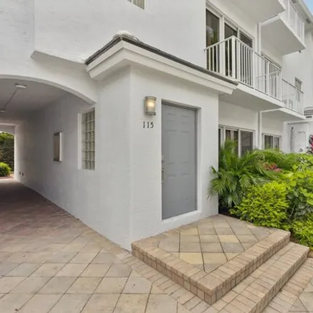 Image 2 - 2715 Northeast 8th Avenue, Wilton Manors, FL 33334, USA - Townhouse for sale