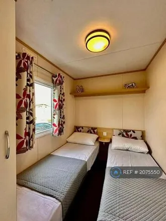 Image 3 - 102 Jaywick Lane, Tendring, CO16 8BB, United Kingdom - Room for rent