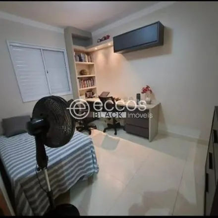 Buy this 3 bed apartment on Rua Luciano Amaral in Presidente Roosevelt, Uberlândia - MG