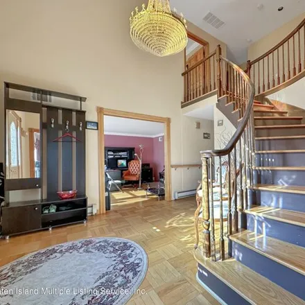 Image 7 - 7 Weaver Street, New York, NY 10312, USA - House for sale