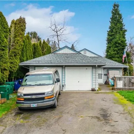 Buy this 4 bed house on 3803 Southeast Jackson Street in Milwaukie, OR 97222