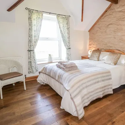 Rent this 4 bed townhouse on Dyffryn Ardudwy in LL44 2BE, United Kingdom