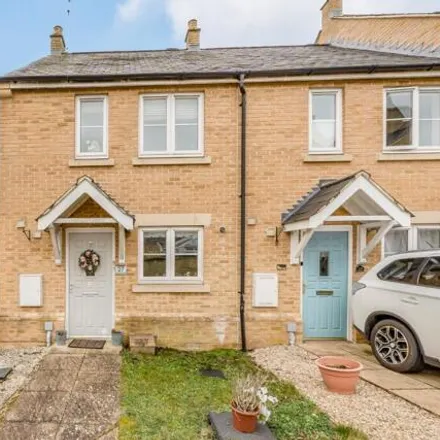 Buy this 2 bed house on Willow Drive in Carterton, OX18 1JU