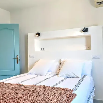 Rent this 4 bed house on CBD Store Spain in Avinguda de la Fontana, 03730 Xàbia / Jávea