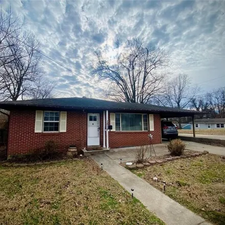 Buy this 2 bed house on 1190 North Missouri Avenue in Cape Girardeau, MO 63701