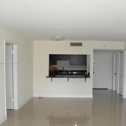 Image 3 - 240 Lakeview Drive, Weston, FL 33326, USA - Condo for rent