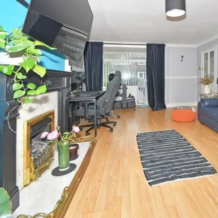 Image 4 - Villa Close, Biddulph, ST8 6LJ, United Kingdom - Duplex for sale