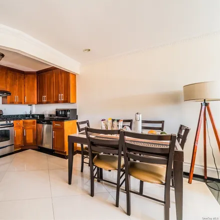 Image 6 - 48th Street & Queens Boulevard, 48th Street, New York, NY 11378, USA - Condo for sale