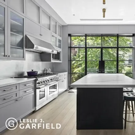 Image 2 - 216 East 30th Street, New York, NY 10016, USA - House for sale