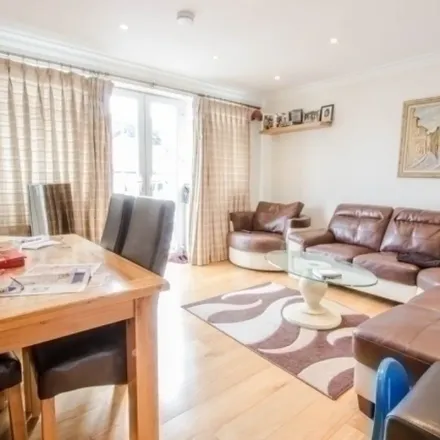 Image 4 - 10 Beechcroft Avenue, London, NW11 8BL, United Kingdom - Apartment for rent