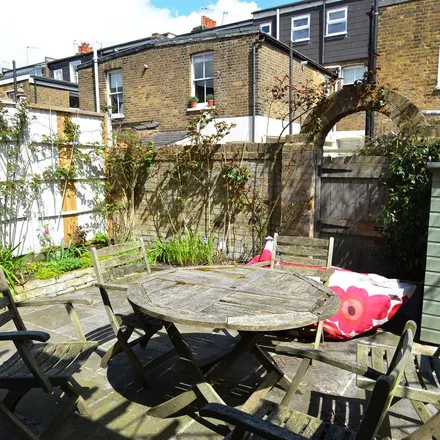 Rent this 3 bed apartment on 101 in 103 Cowley Road, London