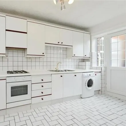Image 7 - Mandeville Court, Finchley Road, London, NW3 6EX, United Kingdom - Apartment for sale