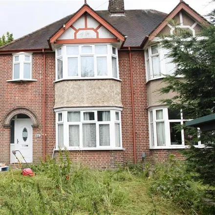 Rent this 3 bed duplex on Crawley Green Road in Luton, LU2 0RP