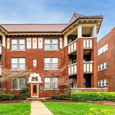 Buy this 2 bed condo on Waterman Boulevard in St. Louis, MO 63112