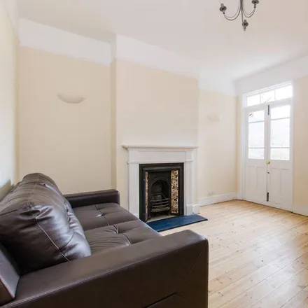 Image 2 - Brudenell Road, London, SW17 8DD, United Kingdom - House for rent