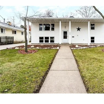 Buy this 3 bed house on 1600 East McLean Avenue in Saint Paul, MN 55106