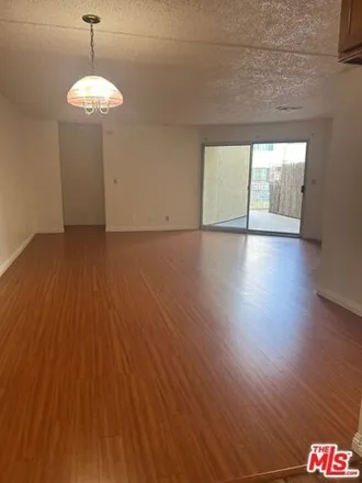 Image 1 - 4148 Rosewood Avenue, Los Angeles, CA 90004, USA - Apartment for rent