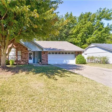 Buy this 3 bed house on 3033 North Quail Creek Drive in Fayetteville, AR 72703