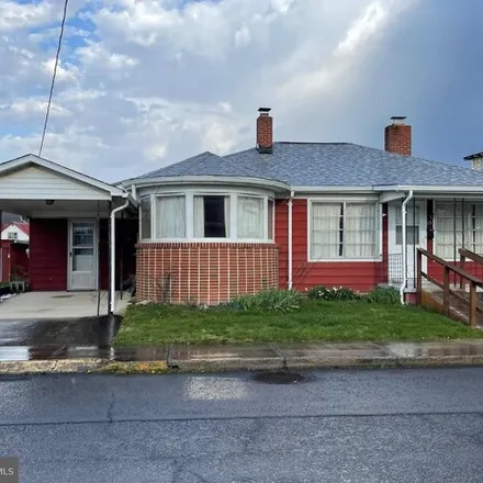 Buy this 3 bed house on 129 Pine Street in Petersburg, WV 26847