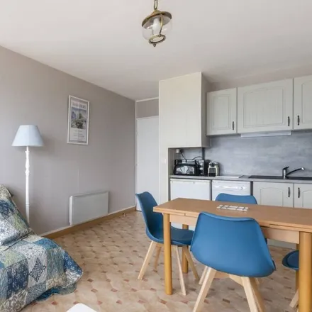 Rent this 2 bed apartment on Centre d'incendie et de secours de Courseulles-sur-Mer in 7 Quai Est, 14470 Courseulles-sur-Mer