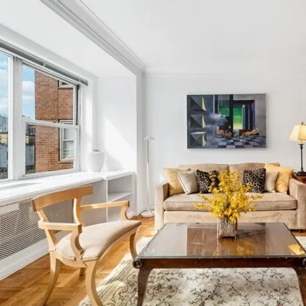 Rent this studio apartment on Attitude Spa & Nail in 816 Lexington Avenue, New York