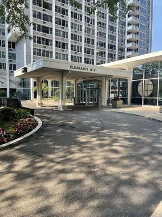 Image 4 - Imperial Towers, 4250 North Marine Drive, Chicago, IL 60613, USA - Condo for sale