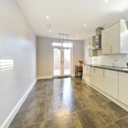 Image 3 - Burns Road, London, NW10 4DY, United Kingdom - House for rent