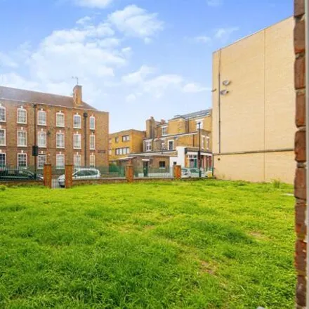 Image 4 - Hartnoll House, Eastwood Close, London, N7 8DS, United Kingdom - Apartment for sale