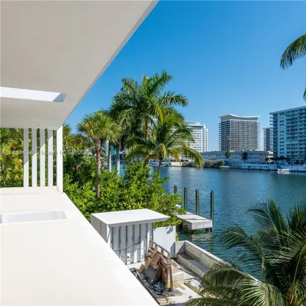 Image 2 - 5777 Pine Tree Drive, Miami Beach, FL 33140, USA - House for sale
