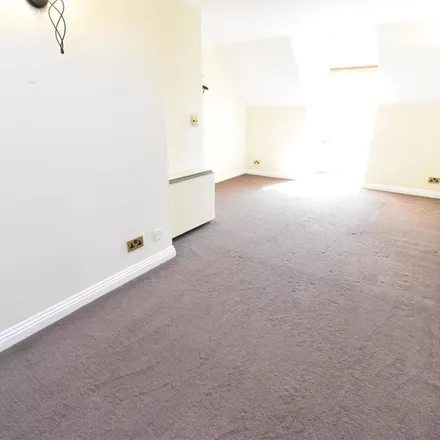 Image 6 - Fulmar Close, London, KT5 8RF, United Kingdom - Apartment for rent