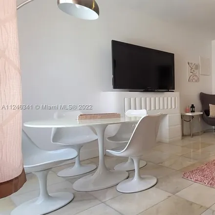 Buy this 1 bed condo on 801 8th Street in Miami Beach, FL 33139