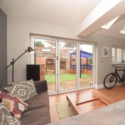 Rent this 4 bed townhouse on 34 Radnor Road in Bristol, BS7 8QY