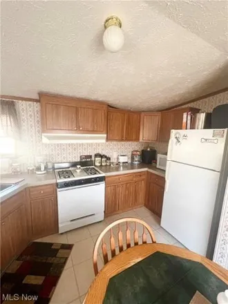 Image 4 - 108 Cedarwood Street, Beloit, Mahoning County, OH 44609, USA - Apartment for sale