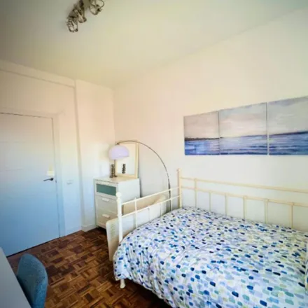 Rent this 5 bed room on Calle de Menasalbas in 8, 28041 Madrid