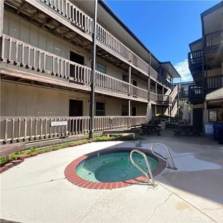 Image 1 - 2323 Edenborn Avenue, Metairie, LA 70001, USA - Condo for rent