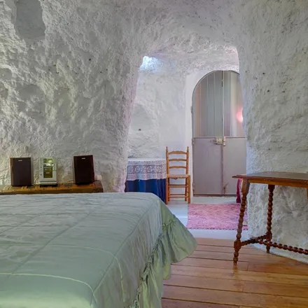 Rent this 2 bed apartment on Calle Veredillas de San Cristóbal in 18010 Granada, Spain