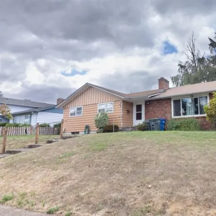 Buy this 4 bed house on 814 Dearborn Avenue North in Keizer, OR 97303